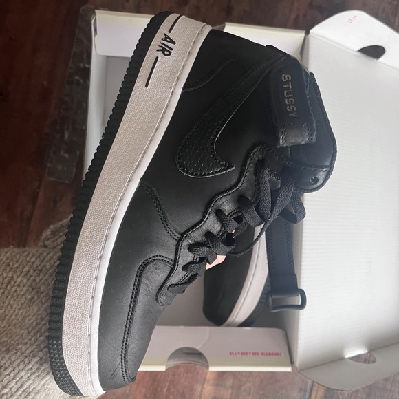 Stussy x Nike Air Force 1 - Picture 2 of 4